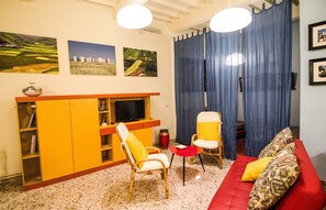 TV - Apartment 'Casa Vacanze Fatucchi' with Wi-Fi (Foiano della Chiana)