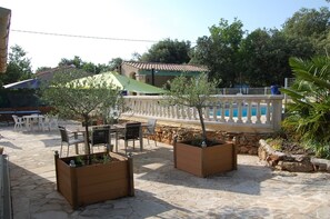 Outdoor dining - Villa 'La Lezardière Gorges Du Verdon' with Private Pool, Wi-Fi and Air Conditioning (Régusse)