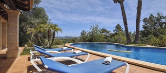 Holiday Home 'Petit' with Mountain View, Private Pool and Wi-Fi