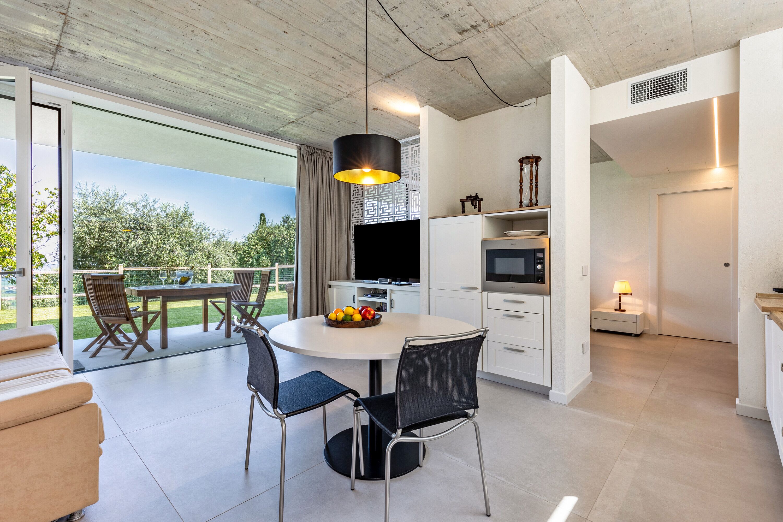 Studio Apartment 'Guendalina Suite 2' with Shared Terrace, Wi-Fi and Air Conditioning