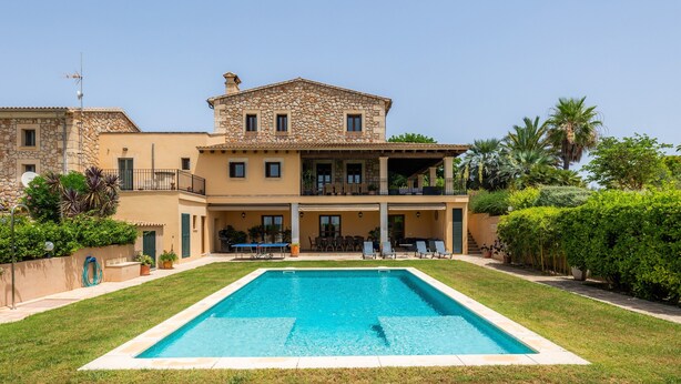 A two-story house with a swimming pool, outdoor seating, and a garden. - Holiday Home 'Can Corem De Son Moix' with Mountain Views, Wi-Fi and Air Conditioning (Manacor)