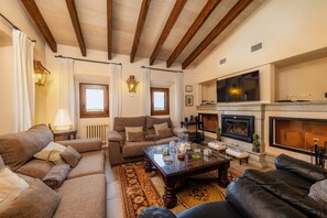 TV, fireplace, DVD player, table tennis