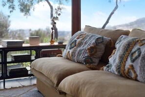 Living area - Finca 'La Casita De la Orilla De Peñate' with Sea Views, Private Terrace & Wi-Fi (Santa Brigida)