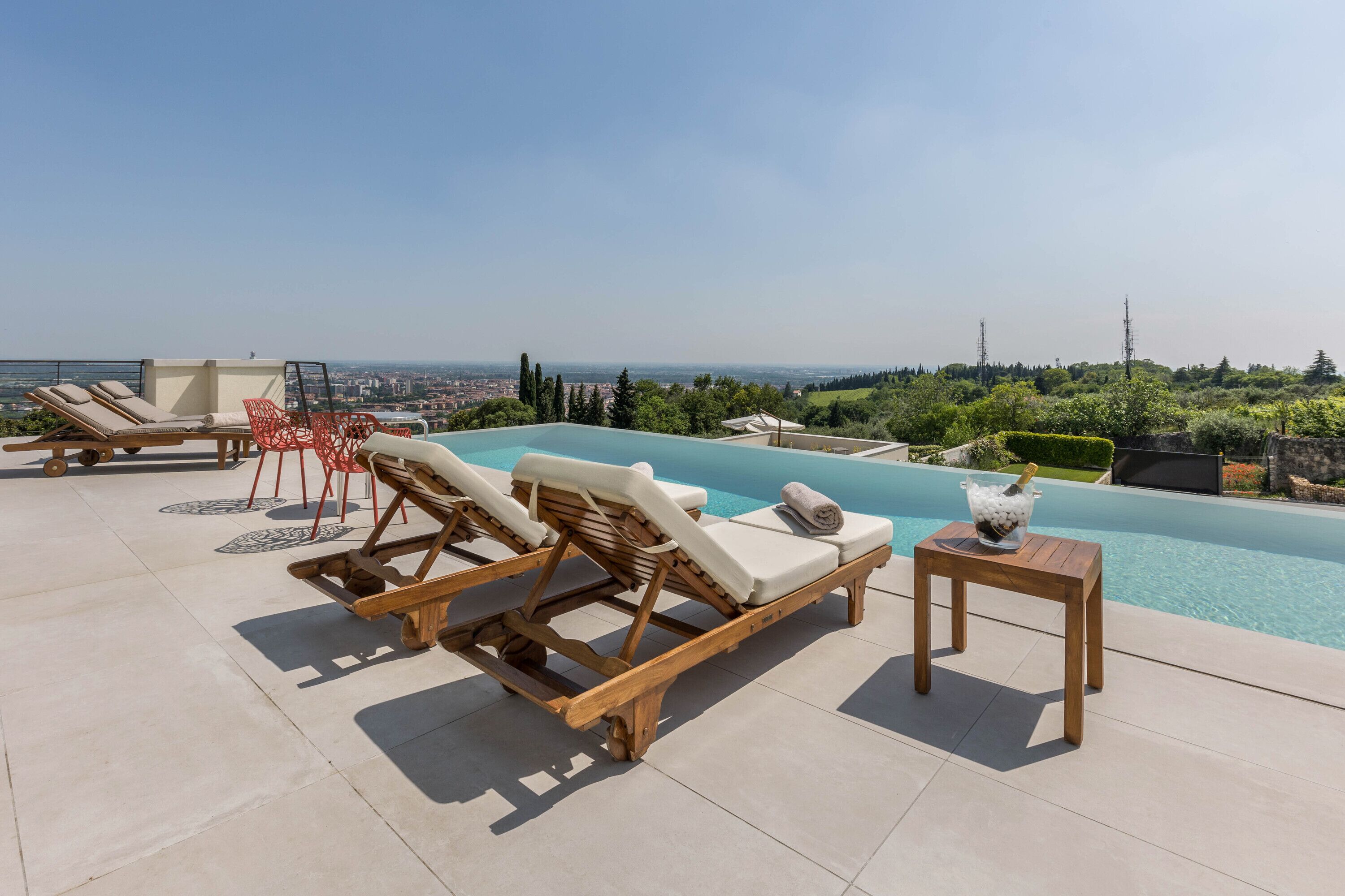Studio Apartment 'Guendalina Suite' with Shared Pool, Wi-Fi and Air Conditioning