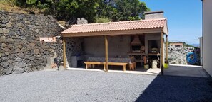 Outdoor dining - Holiday Home 'Ocean Melody' with Sea View, Wi-Fi and Air Conditioning (Prainha)