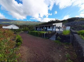 Exterior - Holiday Home 'Ocean Melody' with Sea View, Wi-Fi and Air Conditioning (Prainha)