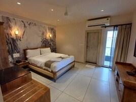 Deluxe Double Room | Premium bedding, desk, blackout drapes, rollaway beds