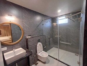 Deluxe Room | Bathroom