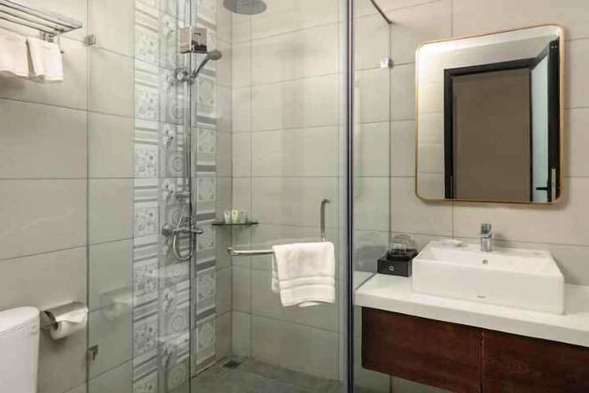 Baño | Secadora de cabello, batas, pantuflas, toallas 