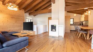 Smart TV, fireplace