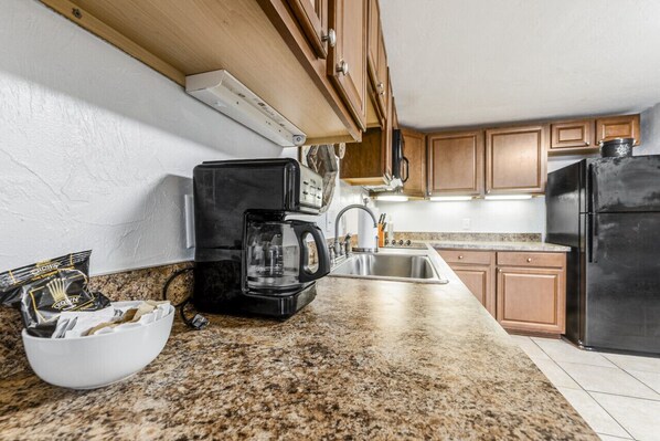 Fridge, microwave, stovetop, dishwasher