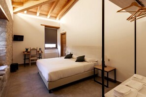 1 bedroom, desk, WiFi, bed sheets