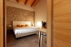 1 quarto, escrivaninha, Wi-Fi, roupa de cama