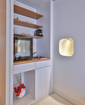 Studio Natura | Cozinha privada | Frigobar, talheres/pratos/utensílios de cozinha