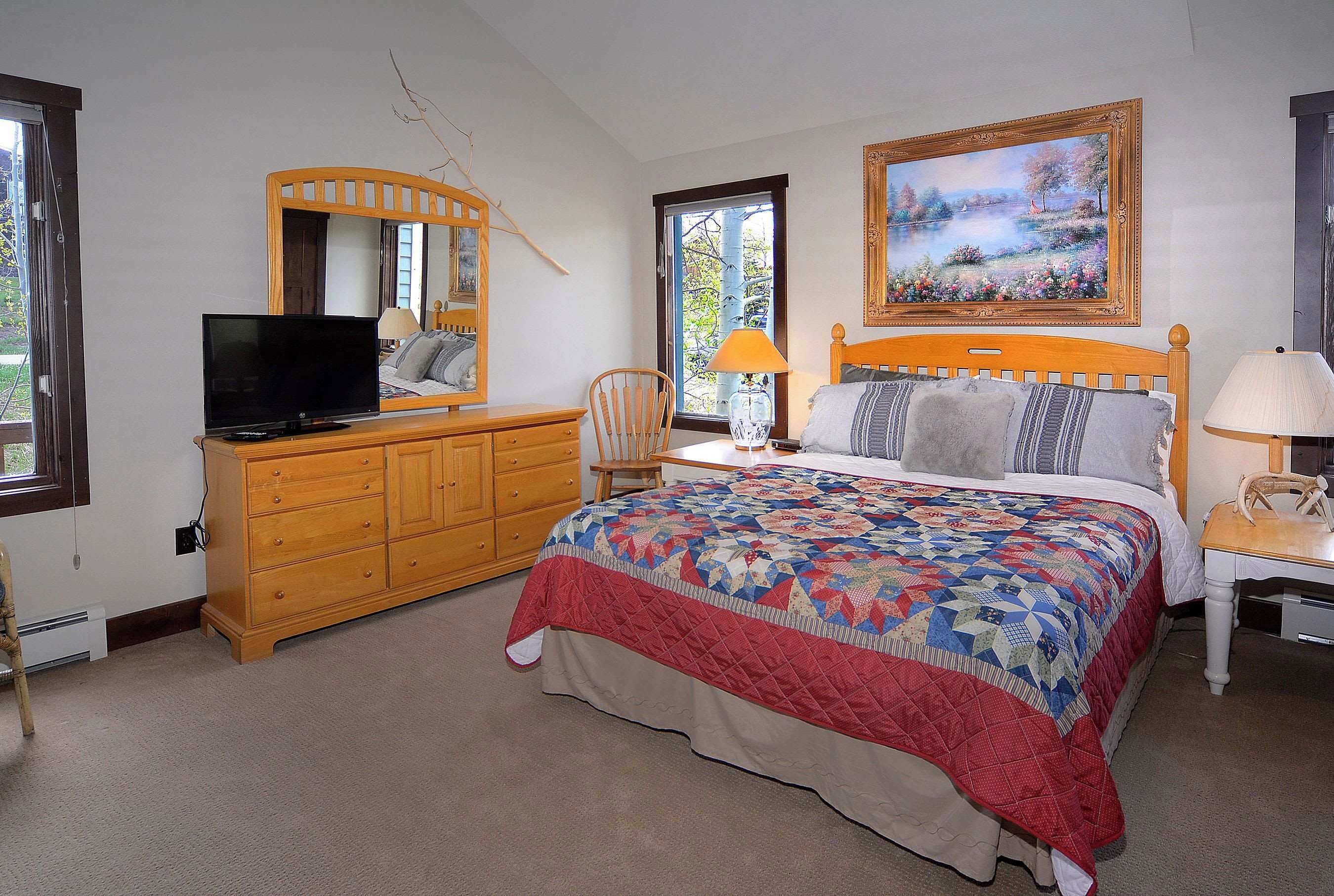 3 bedrooms, desk, travel cot, WiFi