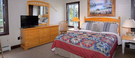 3 bedrooms, desk, travel crib, WiFi