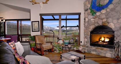 Paradise Chalet, 3 BD/2BA, pet friendly, views!