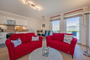 Televisie, een open haard en een stereo