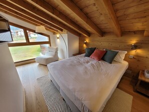 3 bedrooms, iron/ironing board, free WiFi