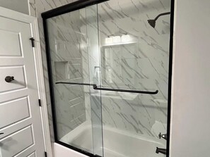 Shower, shampoo - Manior De Luxe Near Forsyth Park (Savannah)