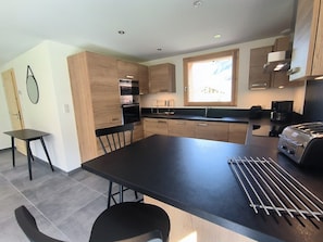 Fridge, microwave, dishwasher - Luxury chalet with parking in Sixt-Fer-à-Cheval (Sixt-Fer-à-Cheval)