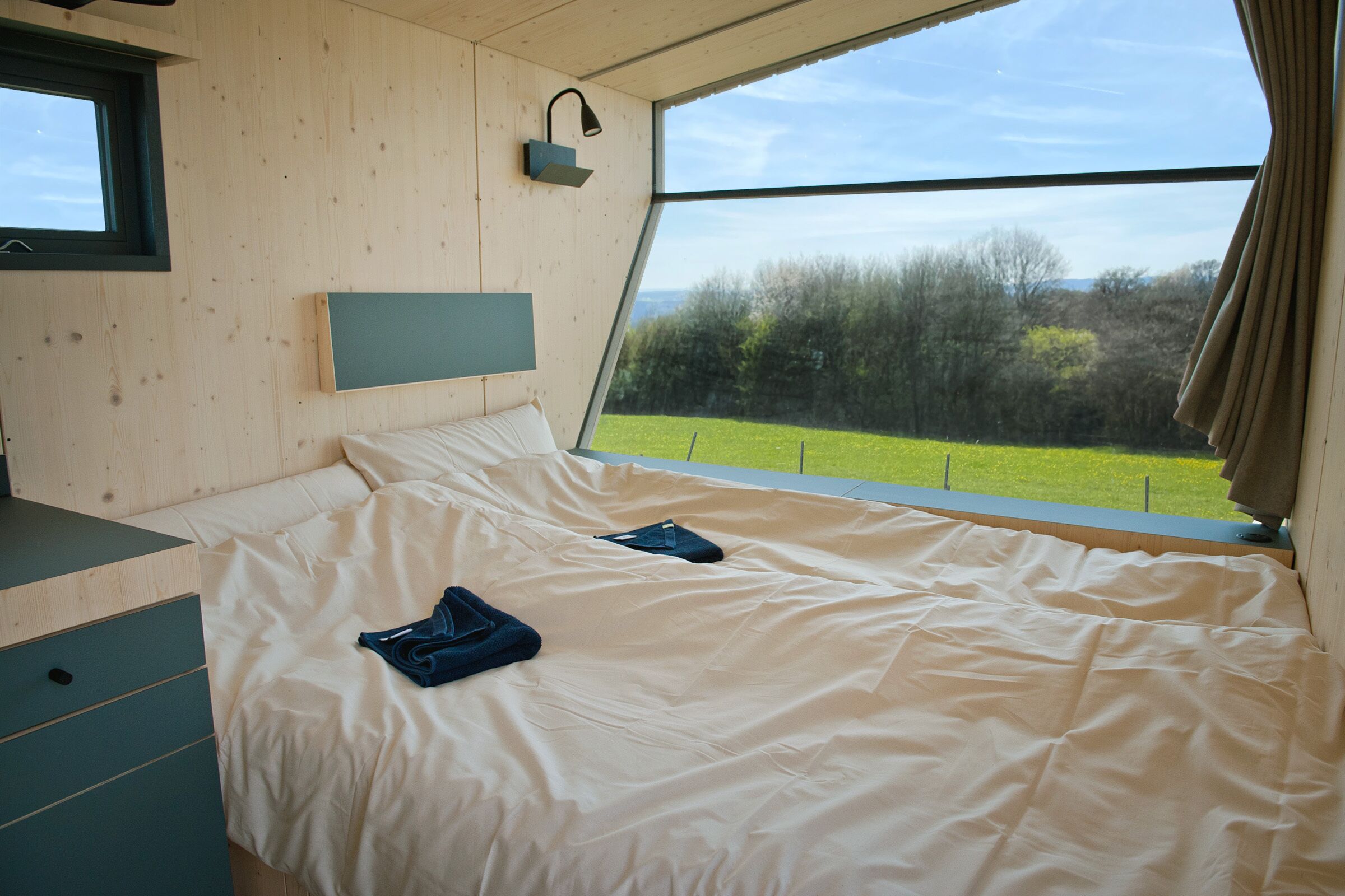 Abgehoben Übernachten im Green Tiny Sleep Space bei der Flugschule Dolmar