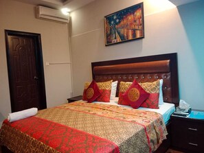 9 dormitorios, tabla de planchar con plancha, wifi y ropa de cama