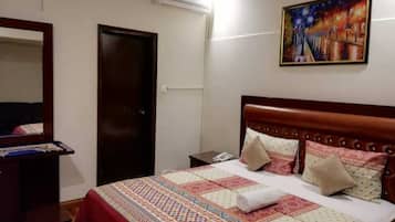 9 Schlafzimmer, Bügeleisen/Bügelbrett, WLAN, Bettwäsche