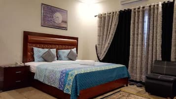 9 bedrooms, iron/ironing board, WiFi, bed sheets