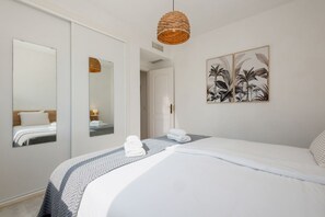 2 slaapkamers, een strijkplank/strijkijzer, wifi, beddengoed