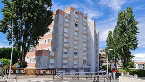Exterior - "Charming Studio Steps from Nauzan Beach with Private Garden and Parking" (Vaux-sur-Mer)