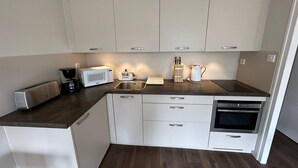 Fridge - "Charming Studio Steps from Nauzan Beach with Private Garden and Parking" (Vaux-sur-Mer)