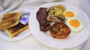 Free daily English breakfast