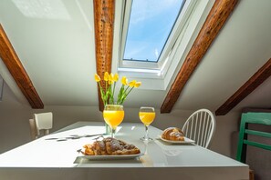 Dining - Cool attic apt. w. gallery, in the heart of Split (Split)