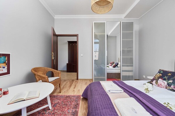 2 bedrooms, iron/ironing board, WiFi, bed sheets