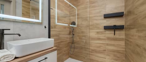Shower, shampoo