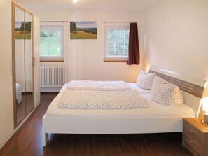6 Schlafzimmer, Bügeleisen/Bügelbrett, Reisekinderbett, kostenloses WLAN