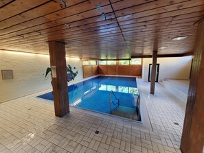 Indendørs pool, opvarmet pool