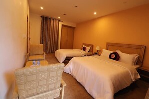 Chambre Triple Deluxe | Fer et planche à repasser, Wi-Fi gratuit