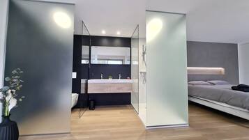 5 Schlafzimmer, Reisekinderbett, WLAN, Bettwäsche