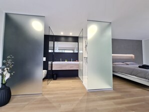 5 Schlafzimmer, Reisekinderbett, WLAN, Bettwäsche