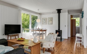 Smart TV, fireplace, DVD player - Awesome home in Grevinge with WiFi (Grevinge)