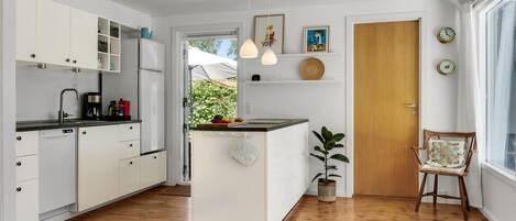 Geladeira, fogão, cooktop, lava-louças