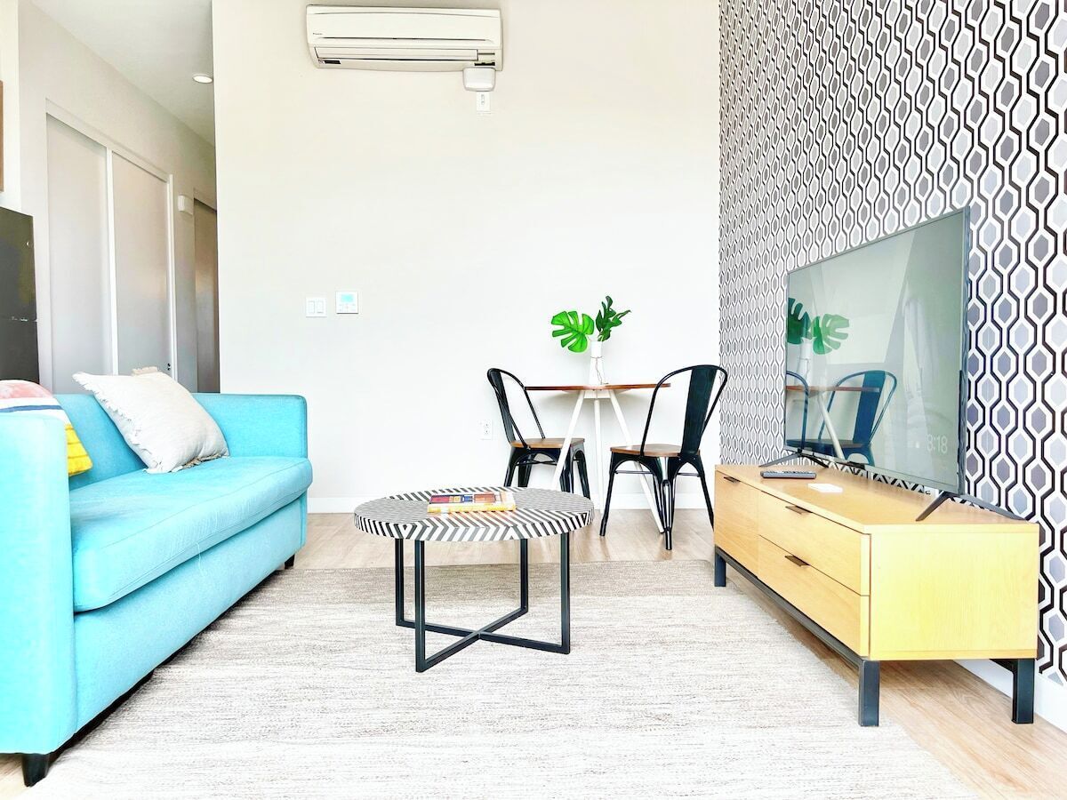 Beautiful One Bedroom Apartment With View of City