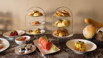 Petit déjeuner préparé sur commande (55.00 EUR par personne)