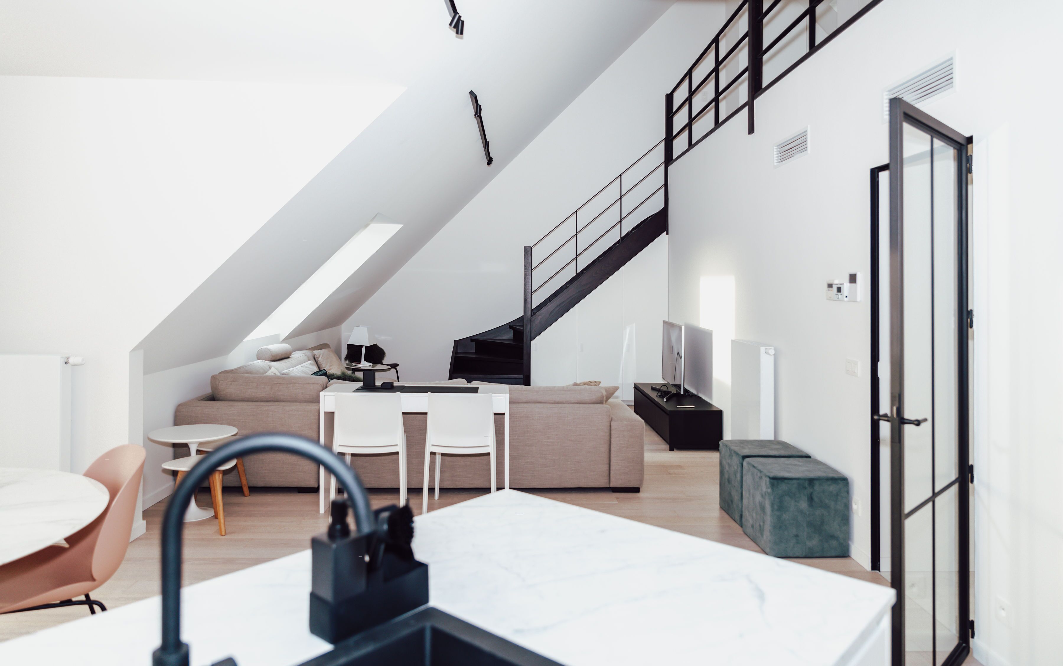 Penthouse Deluxe | Coin séjour | TV connectée