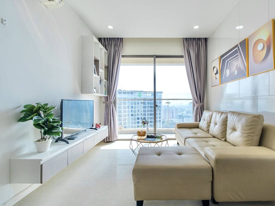 Executive Apartment | Living area | 48-inch flat-screen TV with cable channels, TV
