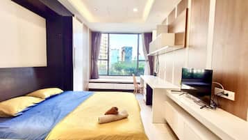 Basic Apartment | Individually decorated, individually furnished, desk, iron/ironing board
