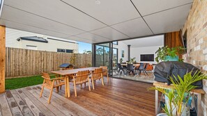 Outdoor dining - Amongst The Tea Trees (Inverloch)