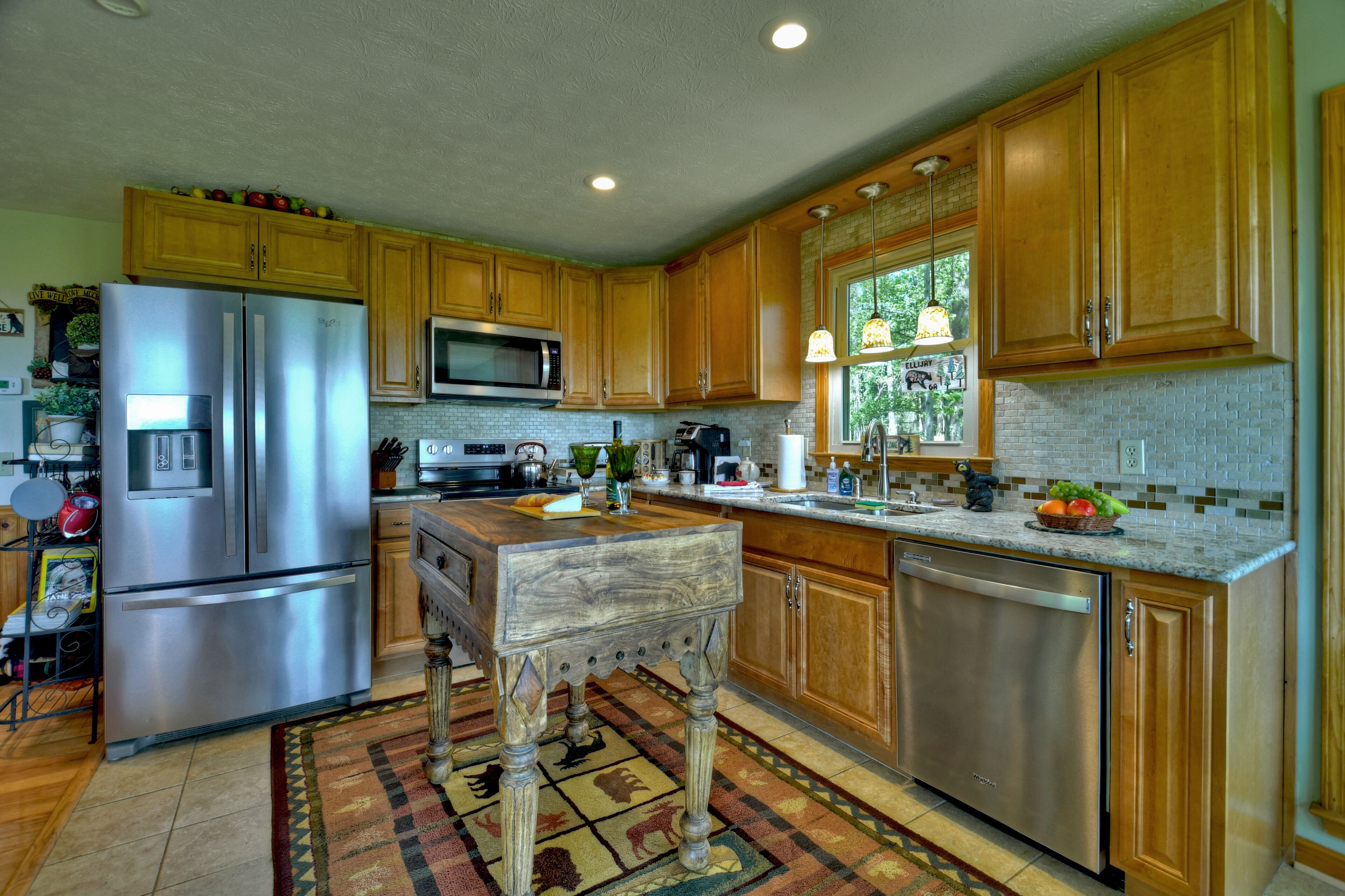 Dancing Bear is pet friendly with a magnificent view of the North GA Mountains, plus a hot tub and large screened porch. WiFi